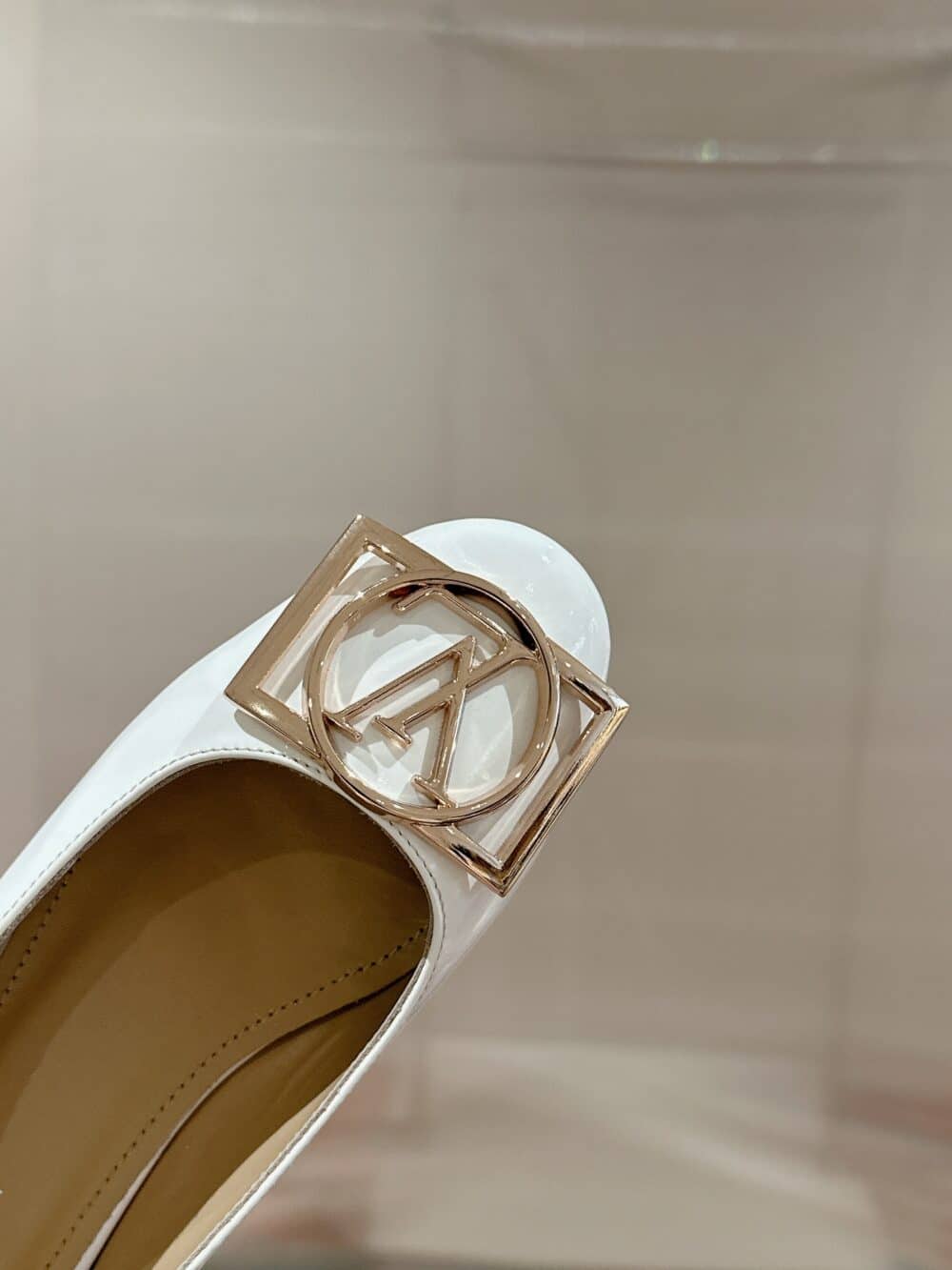 LOUIS VUITTON MADELEINE FLAT WHITE - Image 5