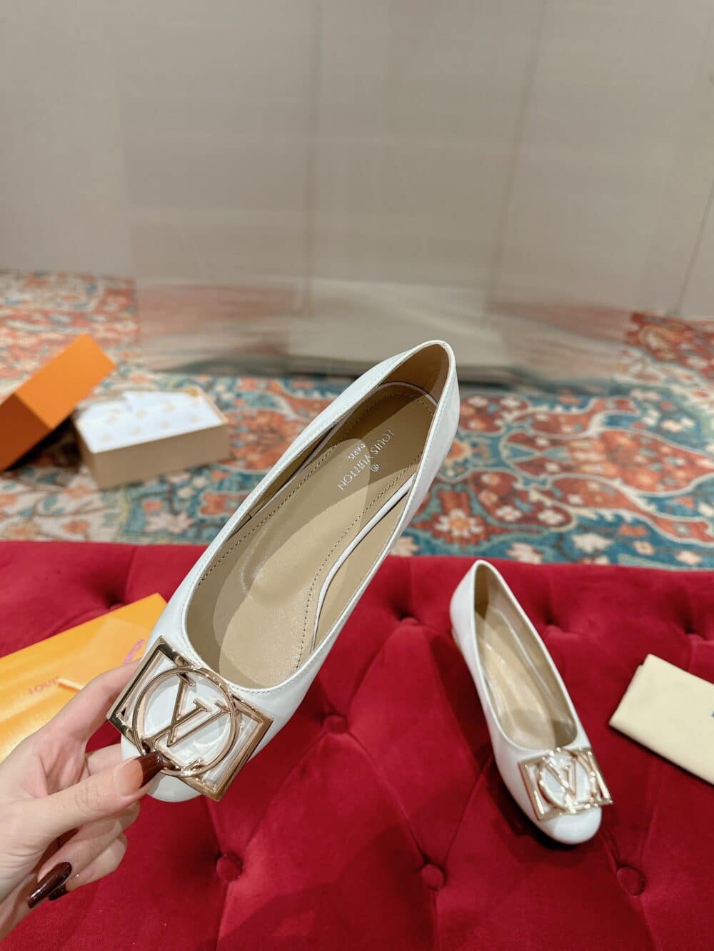 LOUIS VUITTON MADELEINE FLAT WHITE - Image 6