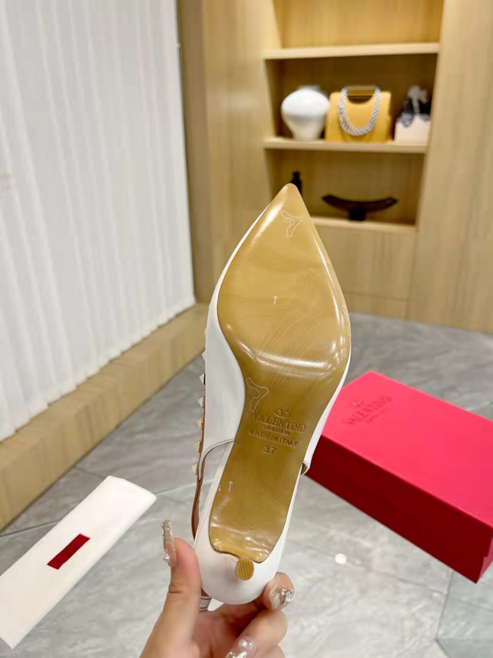 VALENTINO ROCKSTUD BOW SLINGBACK PUMP IN PATENT LEATHER WITH MATCHING STUDS WHITE - Image 3