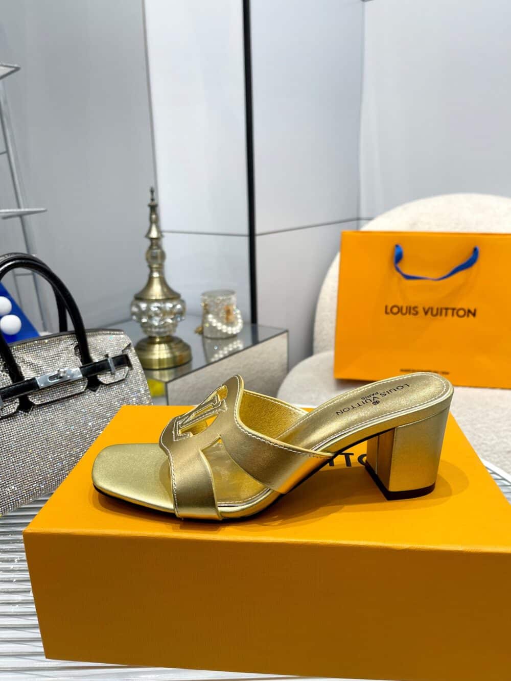 LOUIS VUITTON LV ISOLA MULE GOLD - Image 5