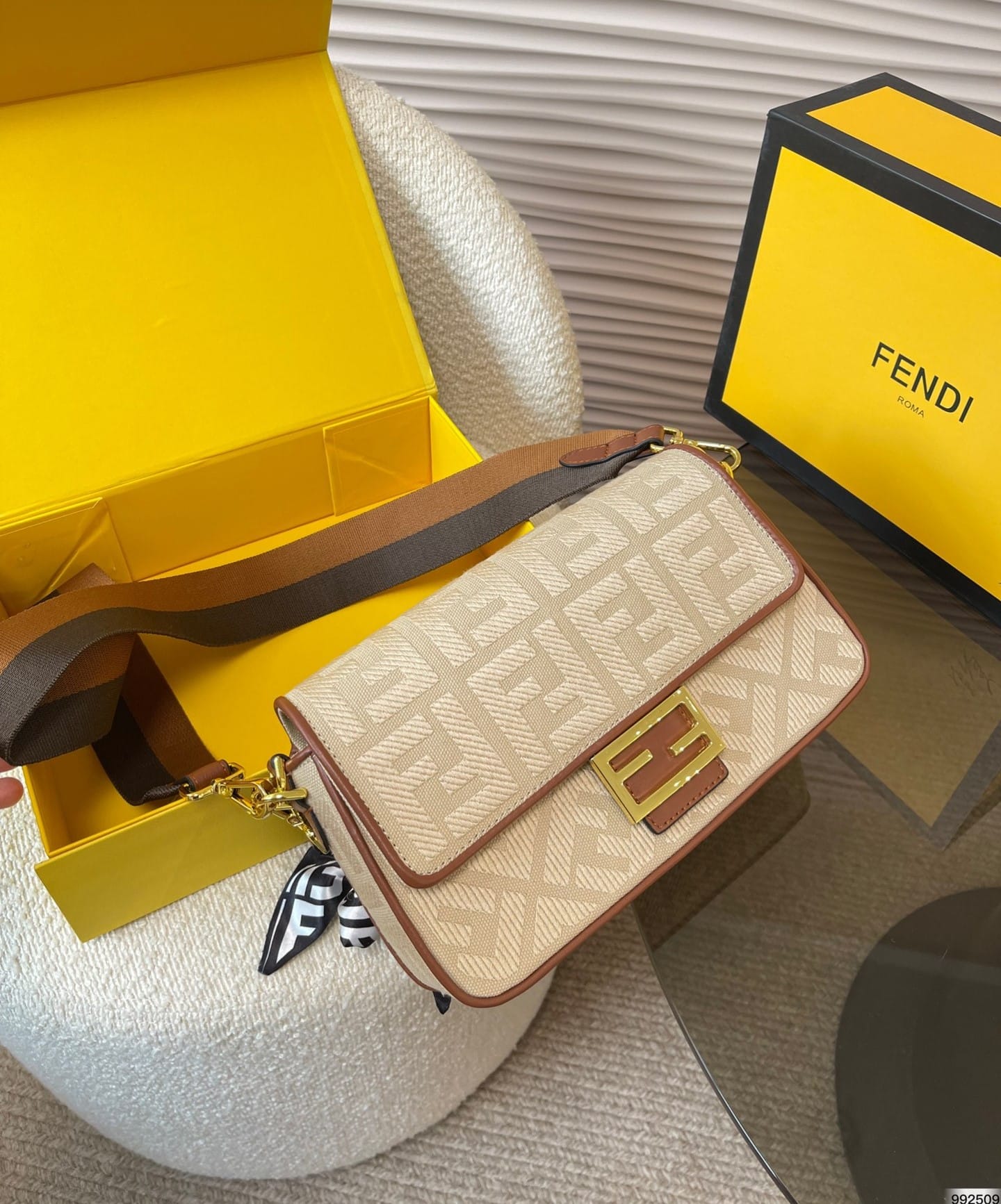 FENDI BAGUETTE NATURAL STRAW BAG WITH FF EMBROIDERY 26CM 8BR600AP4MF1LMP - Image 4