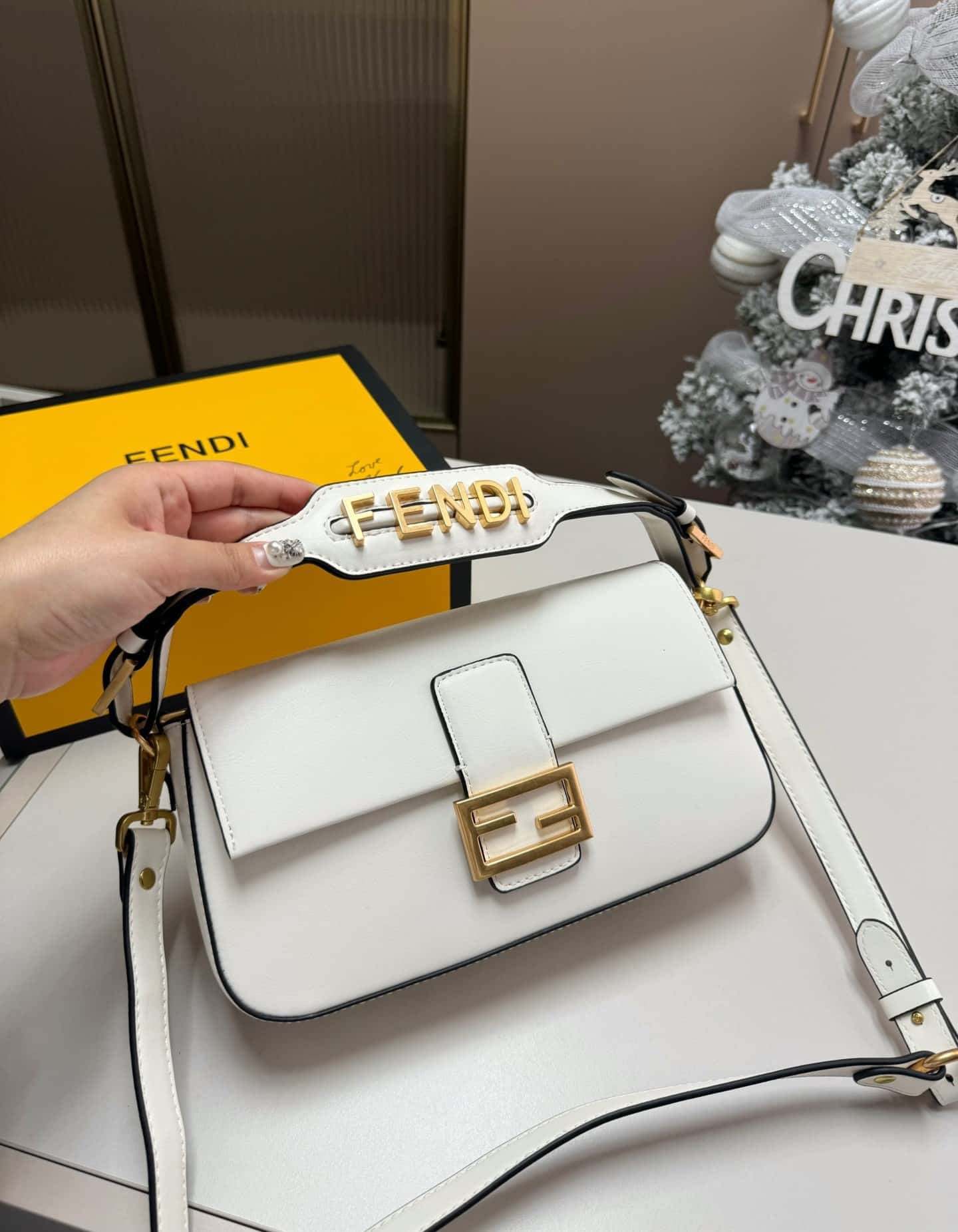 FENDI BAGUETTE BAG WHITE LEATHER 25CM 8BR822APG6 - Image 2