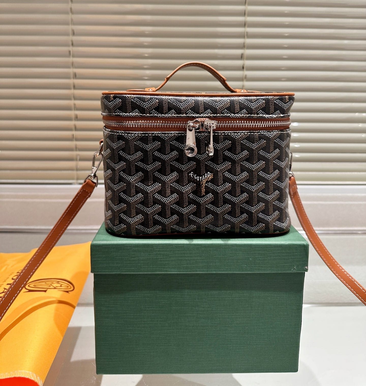 GOYARD MUSE VANITY CASE BLACK TAN 20CM MUSEVAPMLTY01CL03P - Image 4