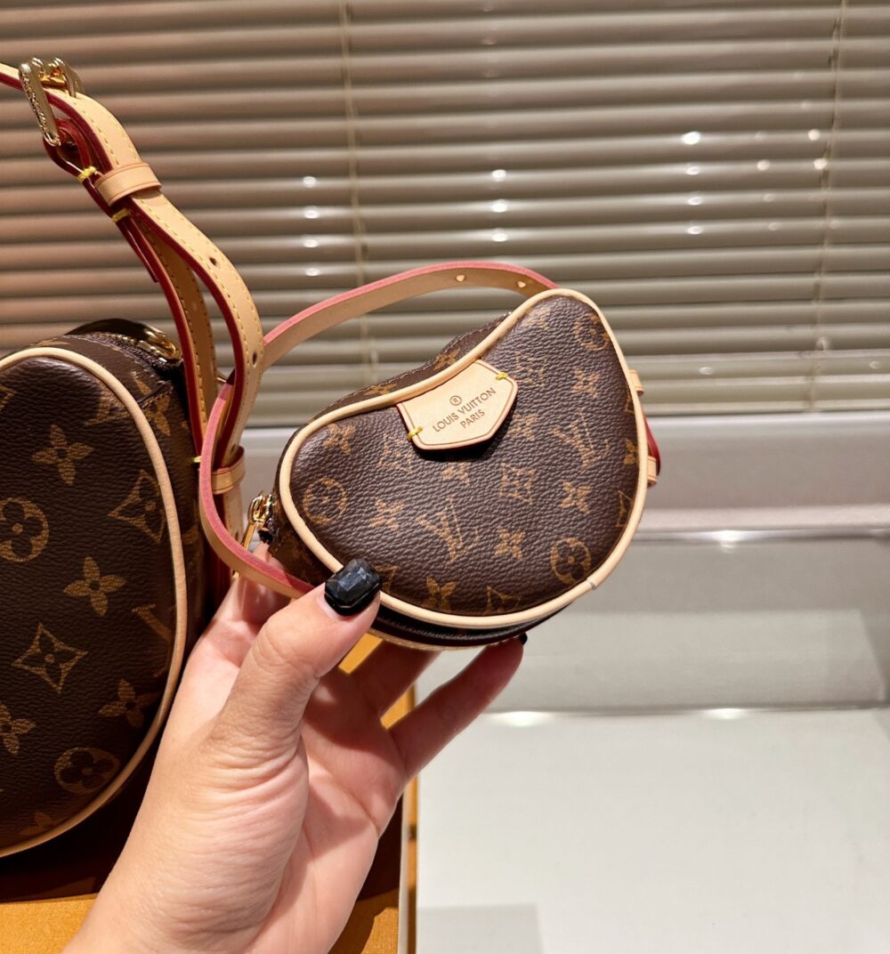 LOUIS VUITTON CROISSANT MM MONOGRAM CANVAS 25CM M46828 - Image 5