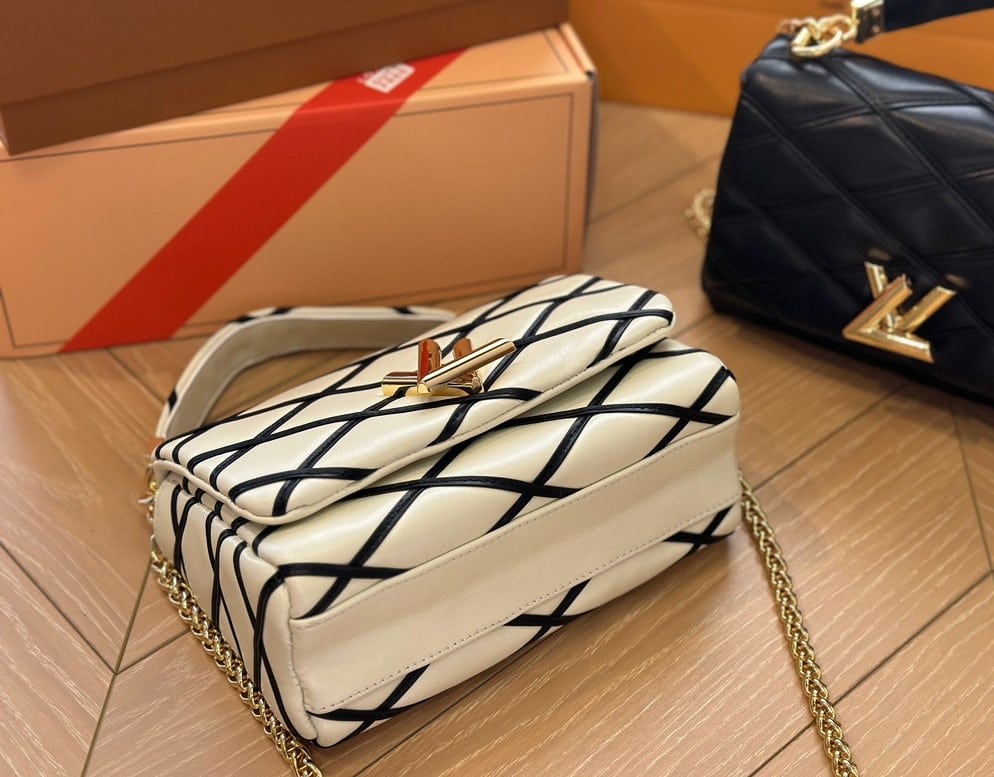 LOUIS VUITTON GO 14 MM WHITE BLACK 22CM M22890 - Image 5