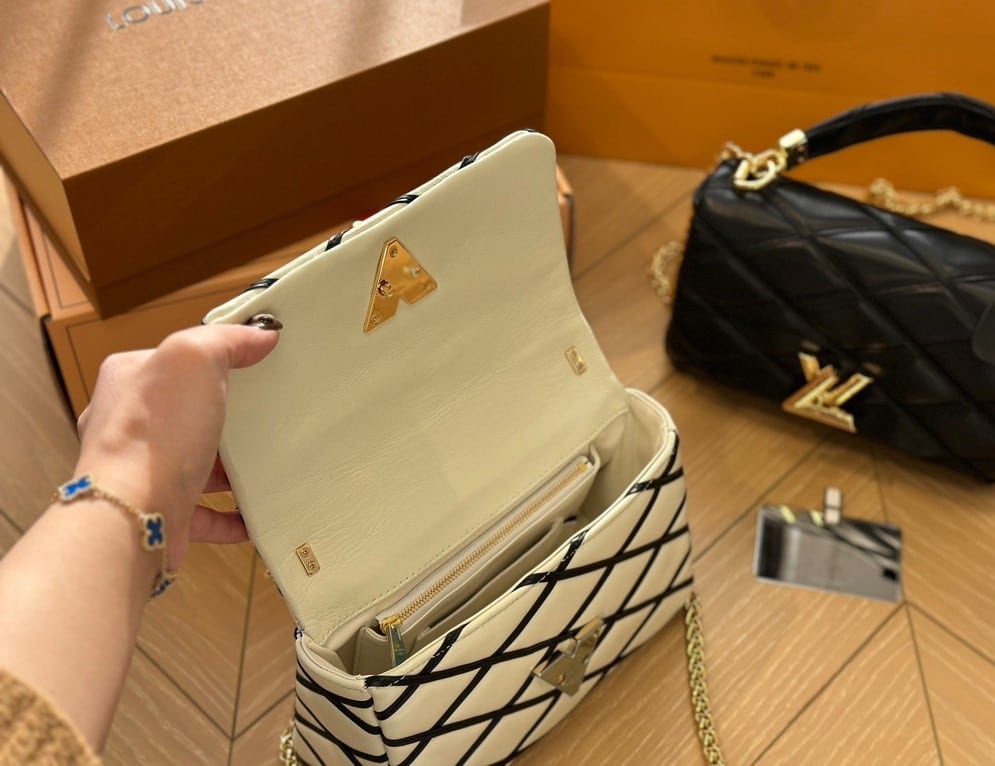 LOUIS VUITTON GO 14 MM WHITE BLACK 22CM M22890 - Image 7