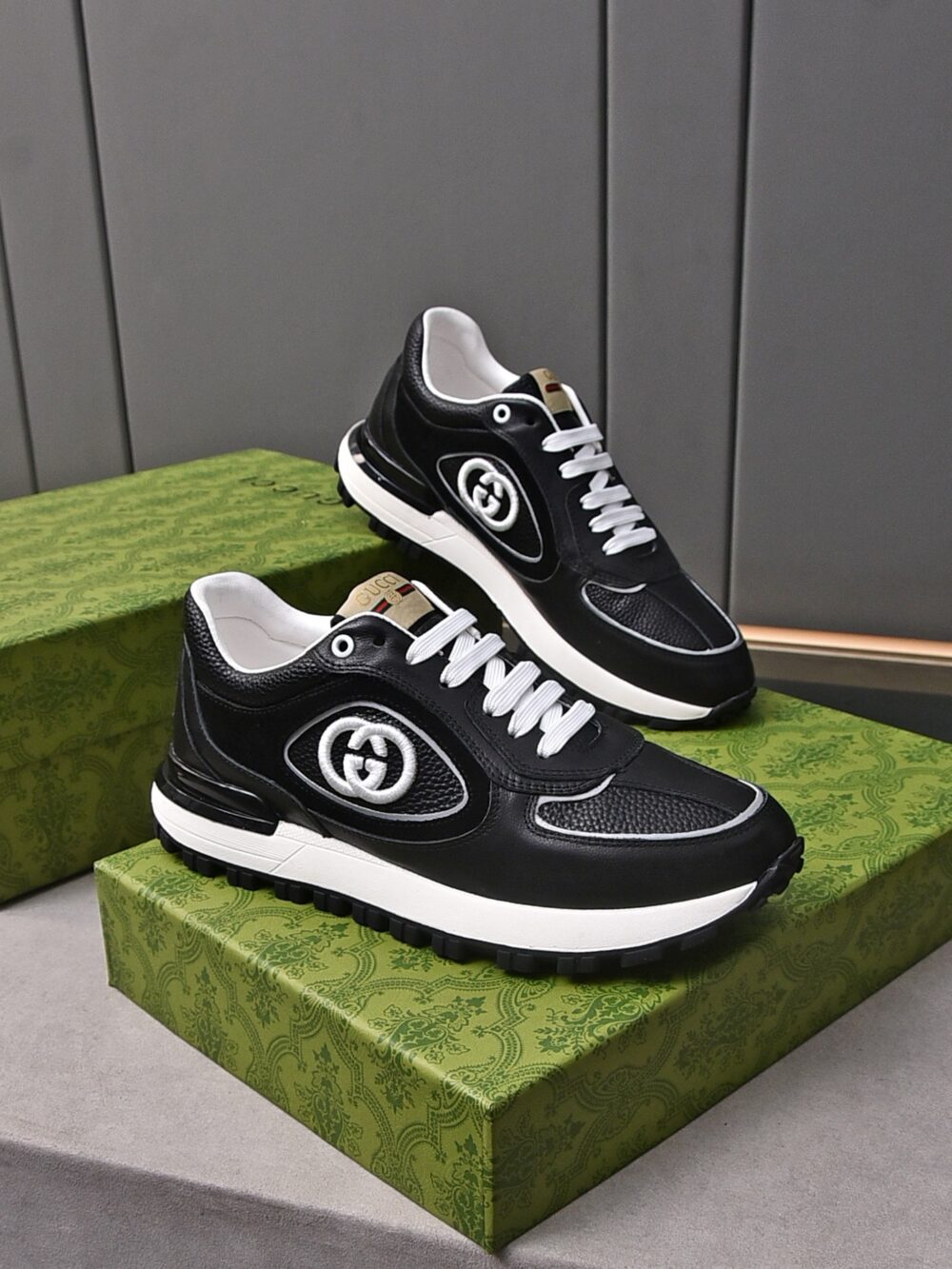 GUCCI DOUBLE G MEN'S RUN SNEAKER BLACK - Image 4