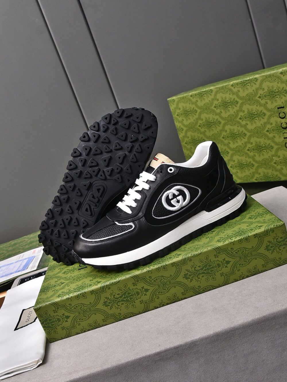 GUCCI DOUBLE G MEN'S RUN SNEAKER BLACK - Image 3