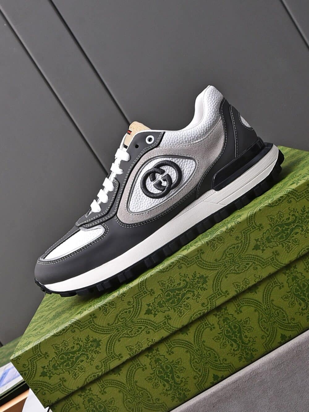 GUCCI DOUBLE G MEN'S RUN SNEAKER GRAY - Image 4
