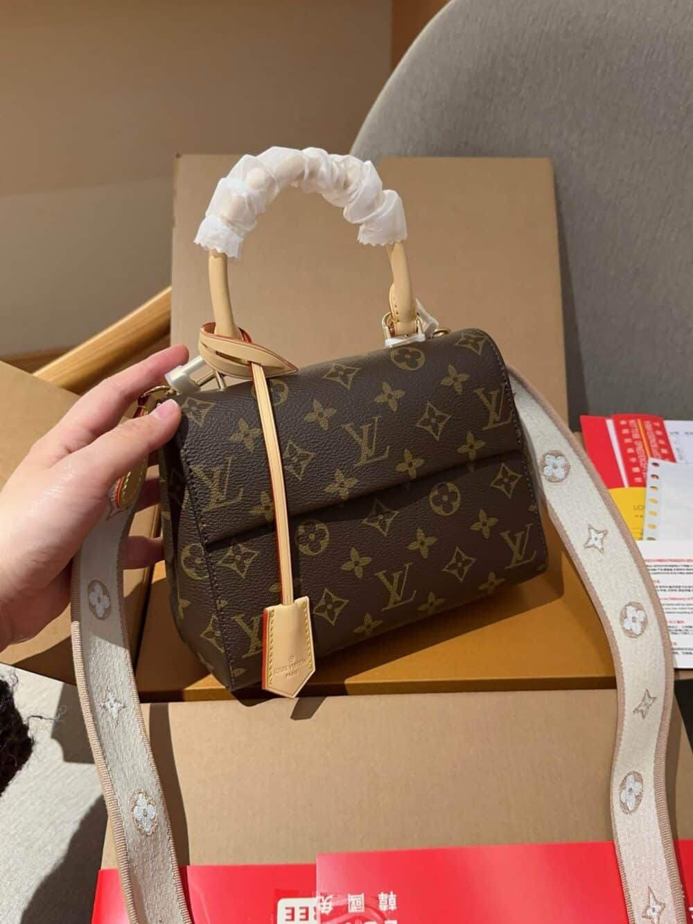LOUIS VUITTON CLUNY MINI MONOGRAM BROWN 25CM M46055 - Image 8