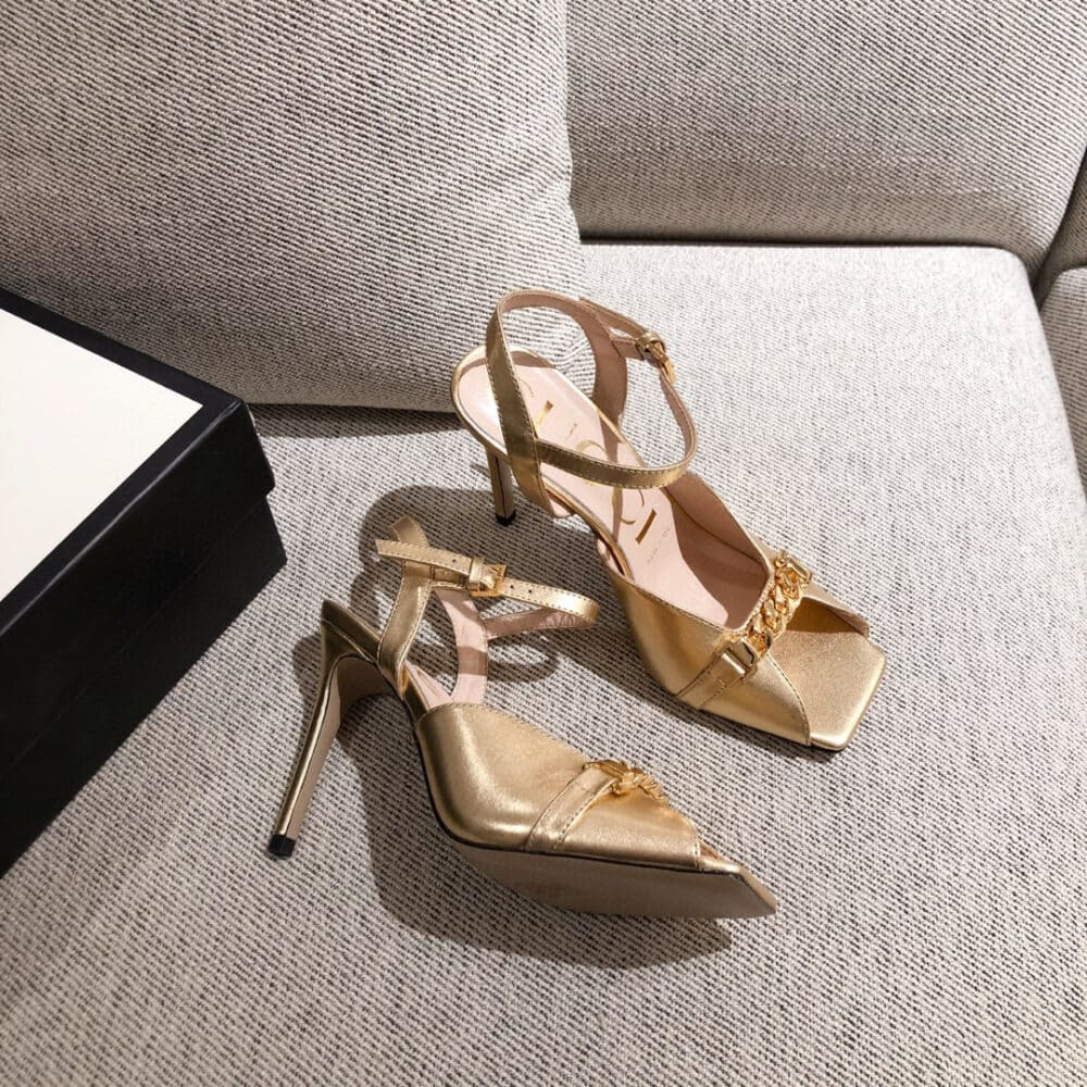 GUCCI ANKLE BUCKLE STRAP SYLVIE CHAIN SANDALS IN GOLD - Image 3