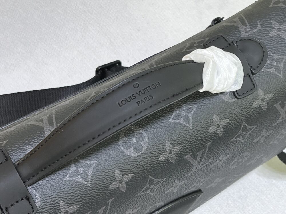 LOUIS VUITTON MONTSOURIS MONOGRAM MESSANGER BAG BLACK 34CM - Image 4