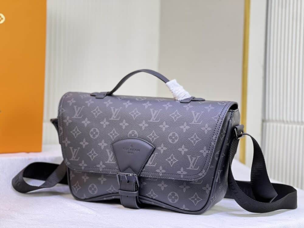 LOUIS VUITTON MONTSOURIS MONOGRAM MESSANGER BAG BLACK 34CM - Image 3
