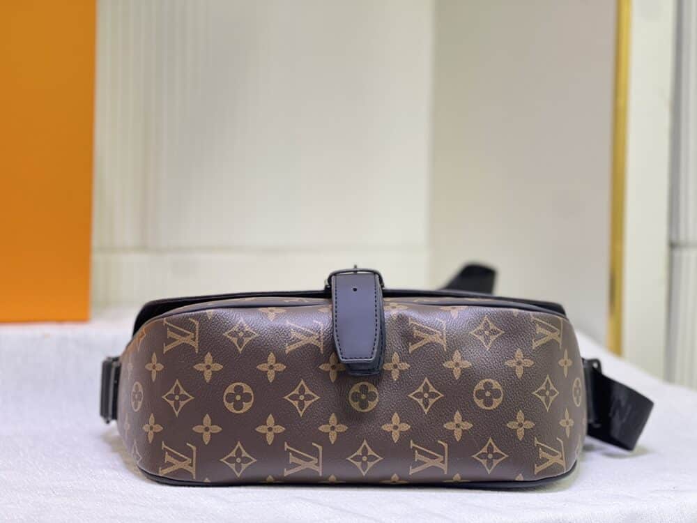 LOUIS VUITTON MONTSOURIS MONOGRAM MESSANGER BAG BROWN 34CM - Image 8