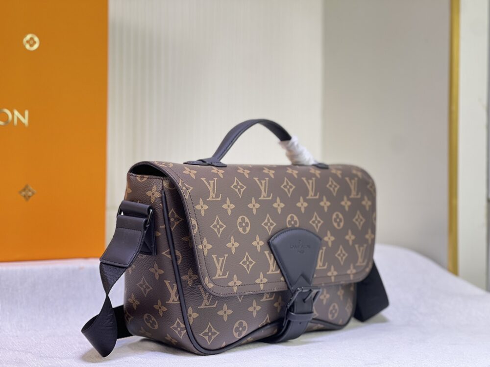 LOUIS VUITTON MONTSOURIS MONOGRAM MESSANGER BAG BROWN 34CM - Image 3