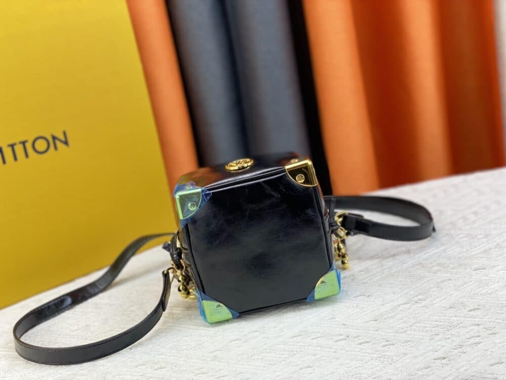 LOUIS VUITTON NÉO PURSE LV CHARMS BLACK 15CM M82886 - Image 6
