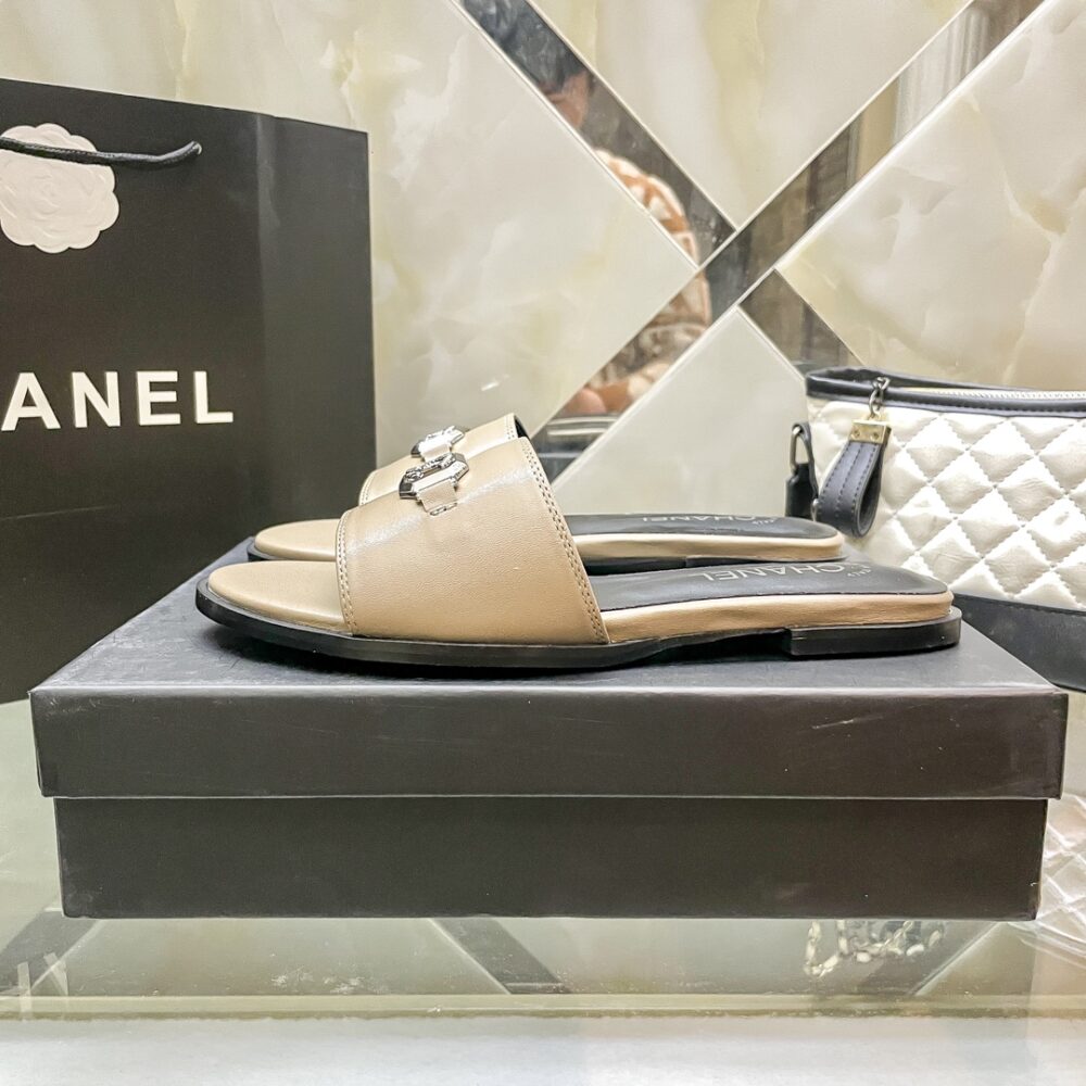 Alternative view of CHANEL SLIPPERS WITH CC SILVER HARDWARE BEIGE