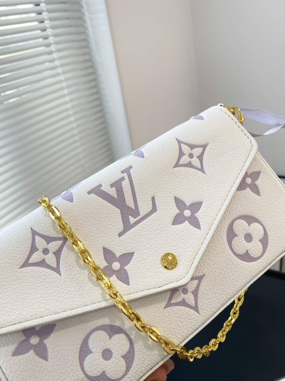 LOUIS VUITTON POCHETTE FELICIE BAG IN LATTE AND BUBBLE TEA 22CM - Image 4