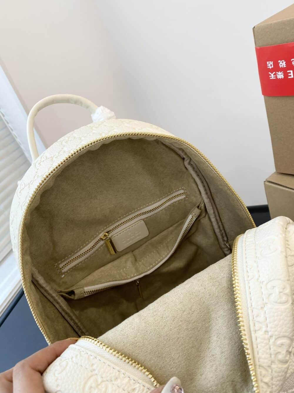 GUCCI GG EMBOSSED LEATHER BACKPACK WHITE 26CM - Image 8