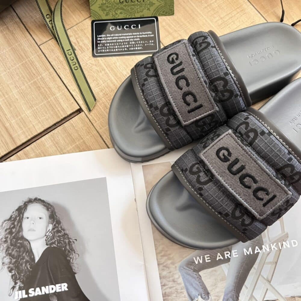 GUCCI GG HORIZONTAL STRAP SANDALS WITH TAG IN GREY - Image 5