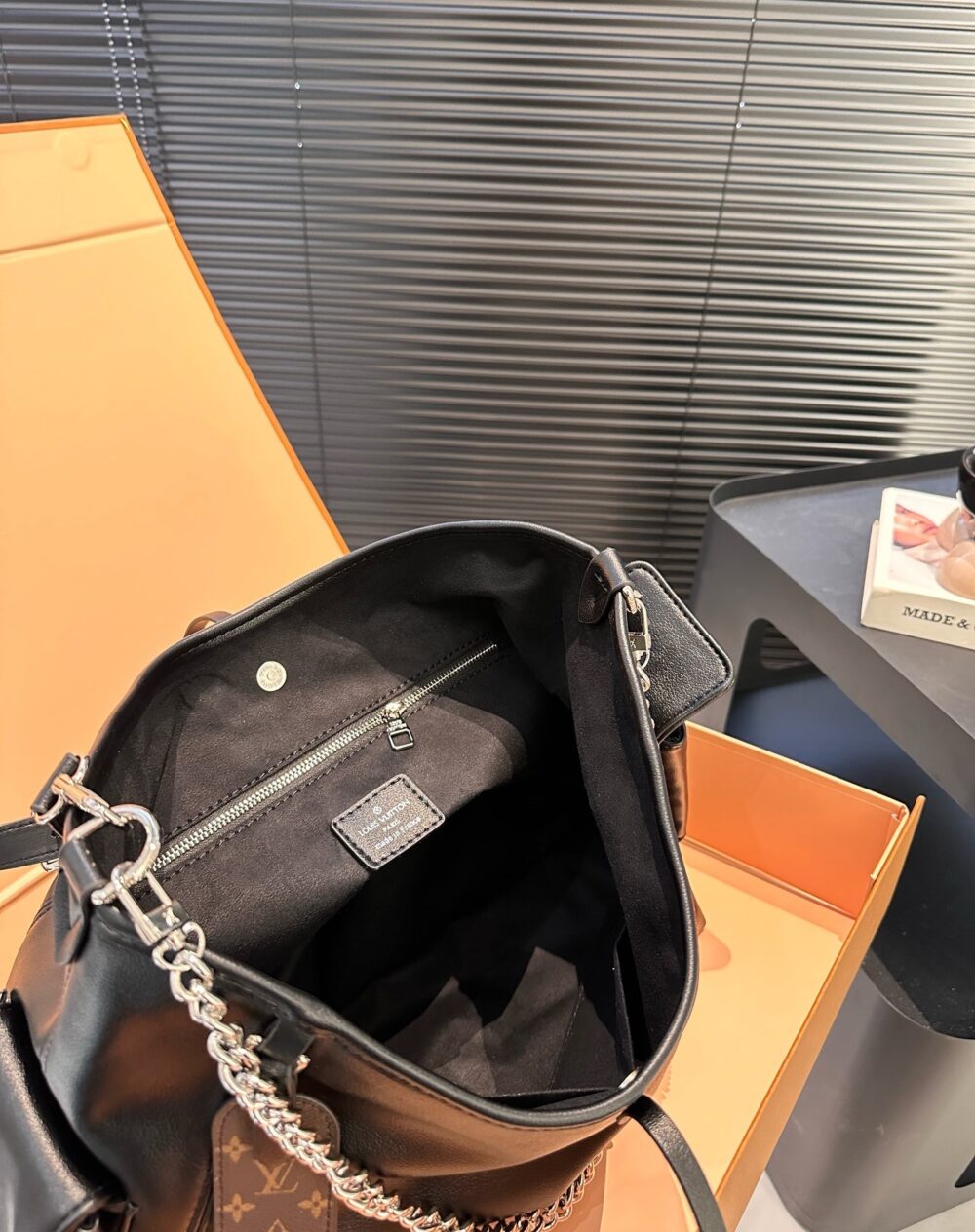 LOUIS VUITTON CARRYALL CARGO PM BAG BLACK 33CM M24861 - Image 10