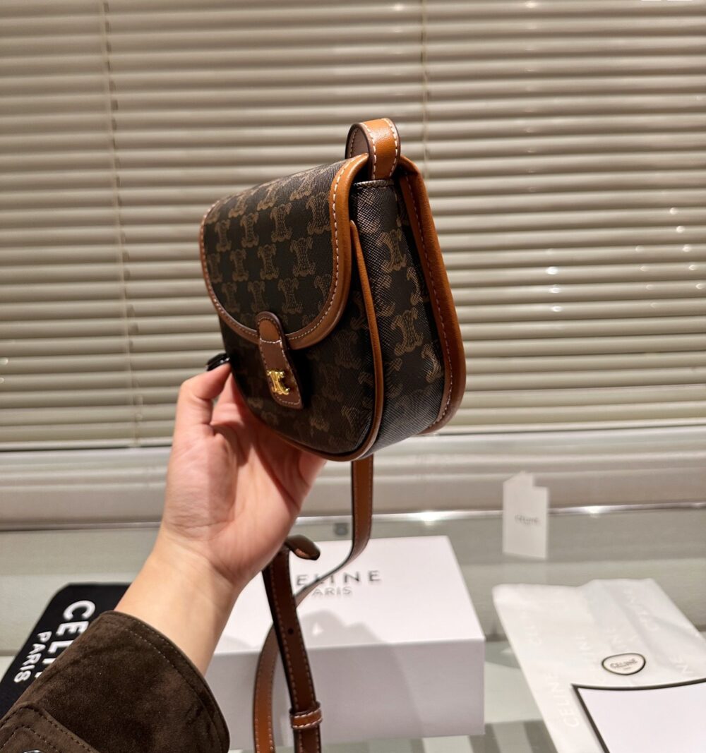 CELINE MINI BESACE IN TRIOMPHE CANVAS AND CALFSKIN TAN 17CM 196702BZJ 04LU - Image 4