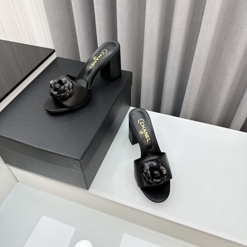CHANEL CAMELLIA MEDIUM HEEL SLIPPERS BLACK - Image 9