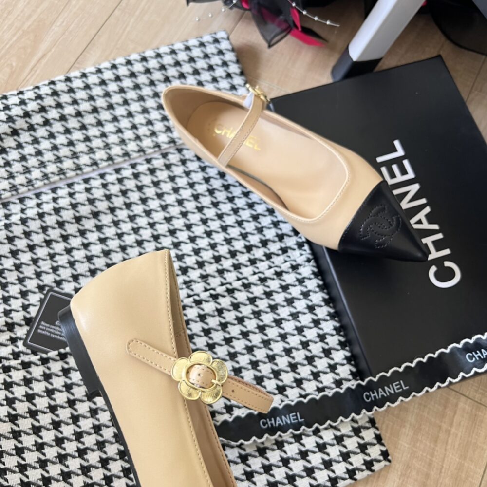 CHANEL POINTED TOE DOLL SHOES WITH GOLD FLOWER IN BEIGE - Image 6