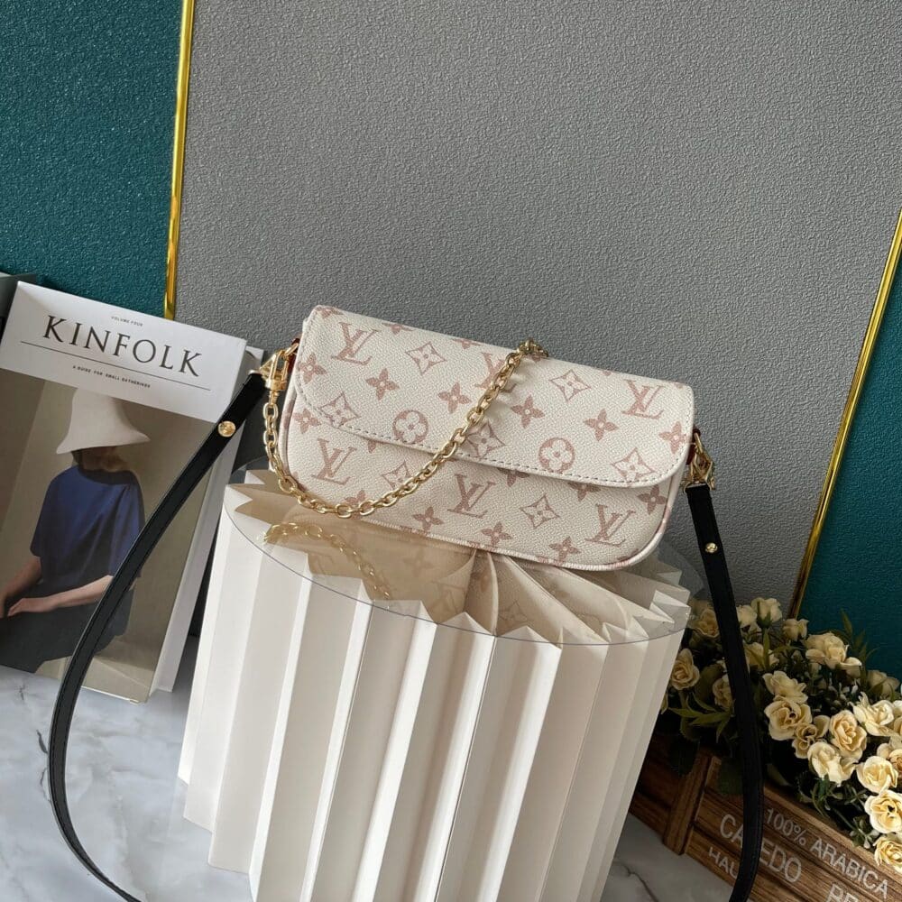 LOUIS VUITTON WALLET ON CHAIN IVY MONOGRAM CANVAS CREAM 23CM M83091 - Image 9