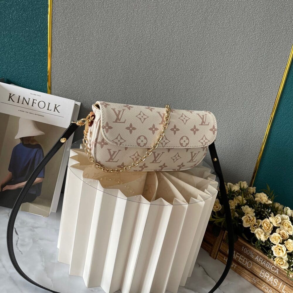LOUIS VUITTON WALLET ON CHAIN IVY MONOGRAM CANVAS CREAM 23CM M83091 - Image 7