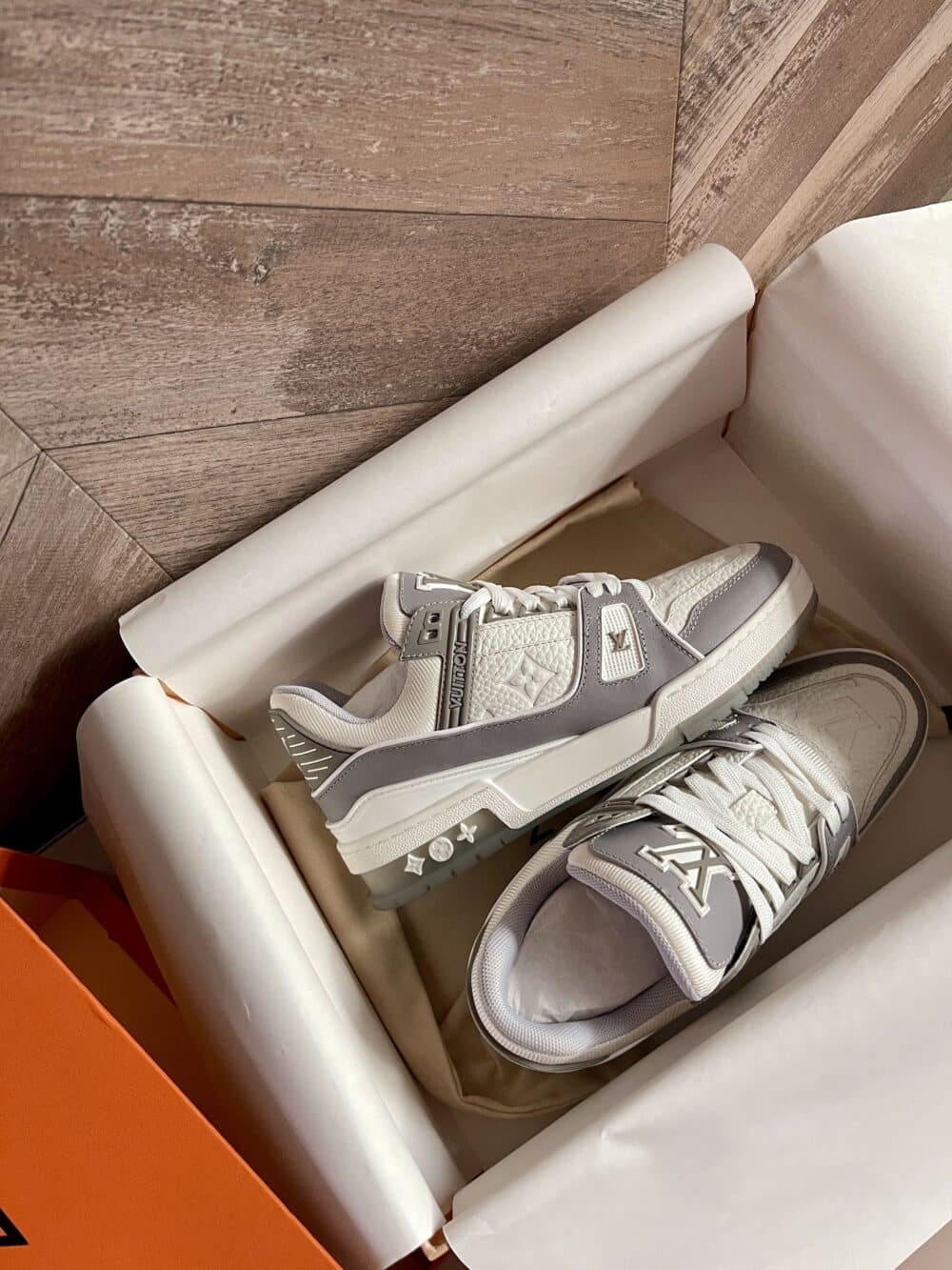 LOUIS VUITTON LV TRAINER SNEAKER GREY WHITE 1A8KBA - Image 3