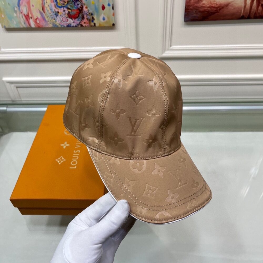 GIFT SET: LOUIS VUITTON KHAKI MULTI POCHETTE &  MONOGRAM BEIGE CAP - Image 8