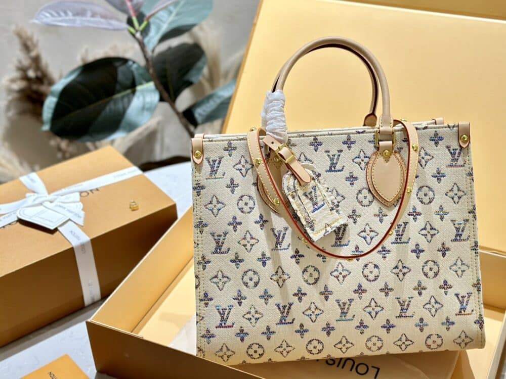 LOUIS VUITTON ONTHEGO MM MULTICOLOR BEIGE 35CM M24708 - Image 9
