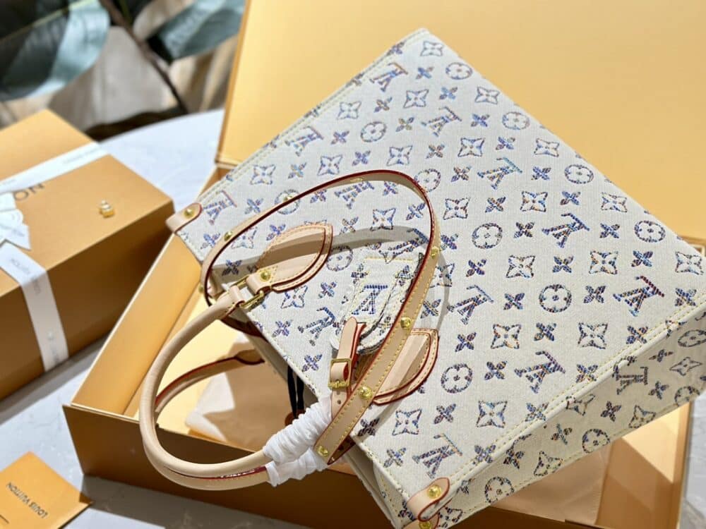 LOUIS VUITTON ONTHEGO MM MULTICOLOR BEIGE 35CM M24708 - Image 4