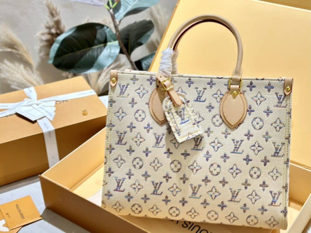 LOUIS VUITTON ONTHEGO MM MULTICOLOR BEIGE 35CM M24708 - Image 3