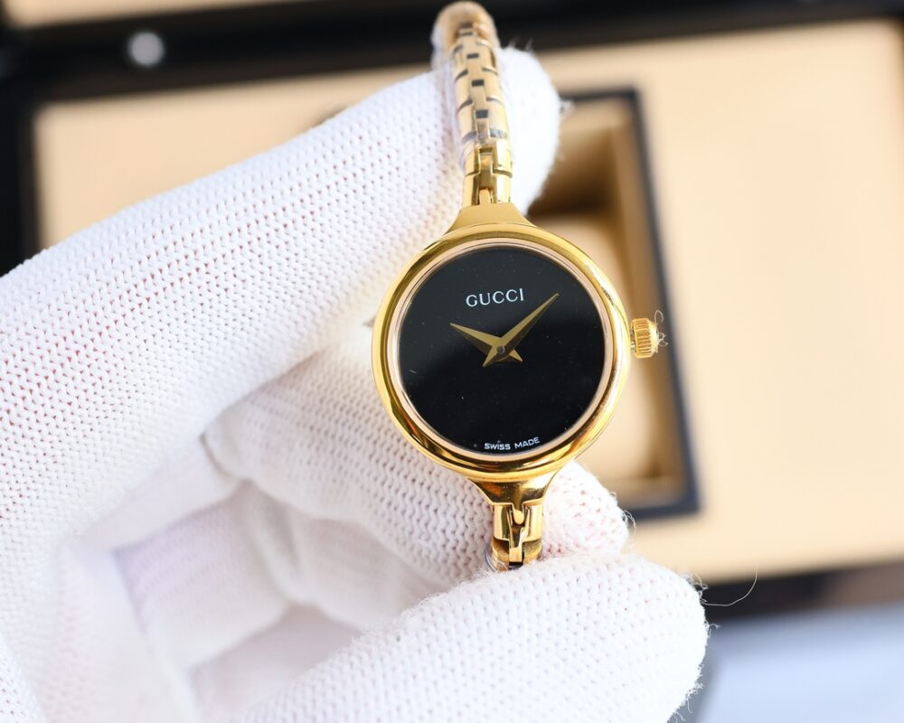 GUCCI LADIES WATCH ROUND CASE WITH SLIM DIAL GOLD IN BLACK 22MM - Image 5