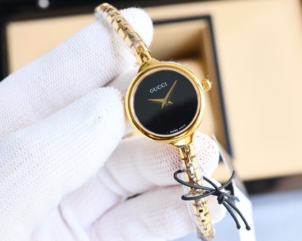 GUCCI LADIES WATCH ROUND CASE WITH SLIM DIAL GOLD IN BLACK 22MM - Image 4