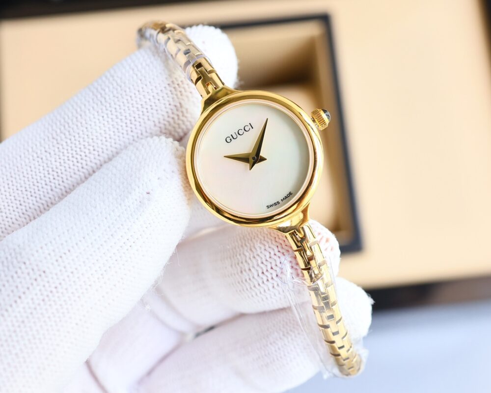 GUCCI LADIES WATCH ROUND CASE WITH SLIM DIAL GOLD IN WHITE 22MM - Image 4