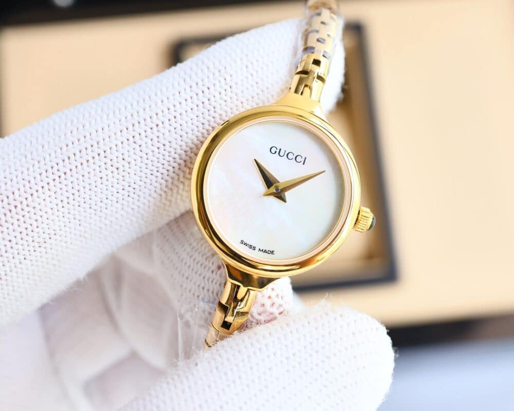 GUCCI LADIES WATCH ROUND CASE WITH SLIM DIAL GOLD IN WHITE 22MM - Image 3