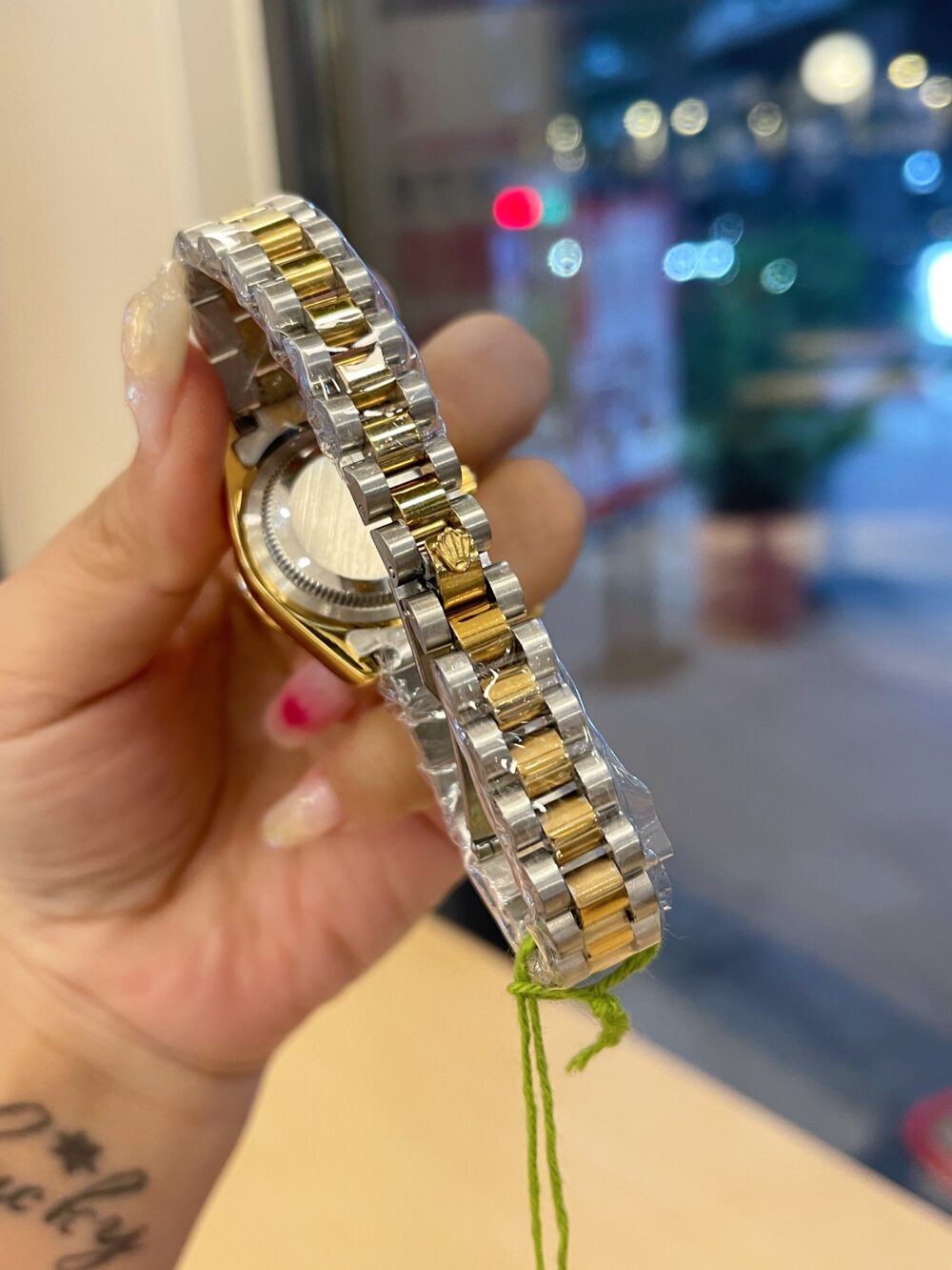 ROLEX DATEJUST DIAMOND DIAL SILVER AND GOLD IN GREEN 28MM - Image 4