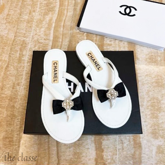 Alternative view of CHANEL THONG SLIDE WHITE CAMELLIA CC LOGO BOW WHITE