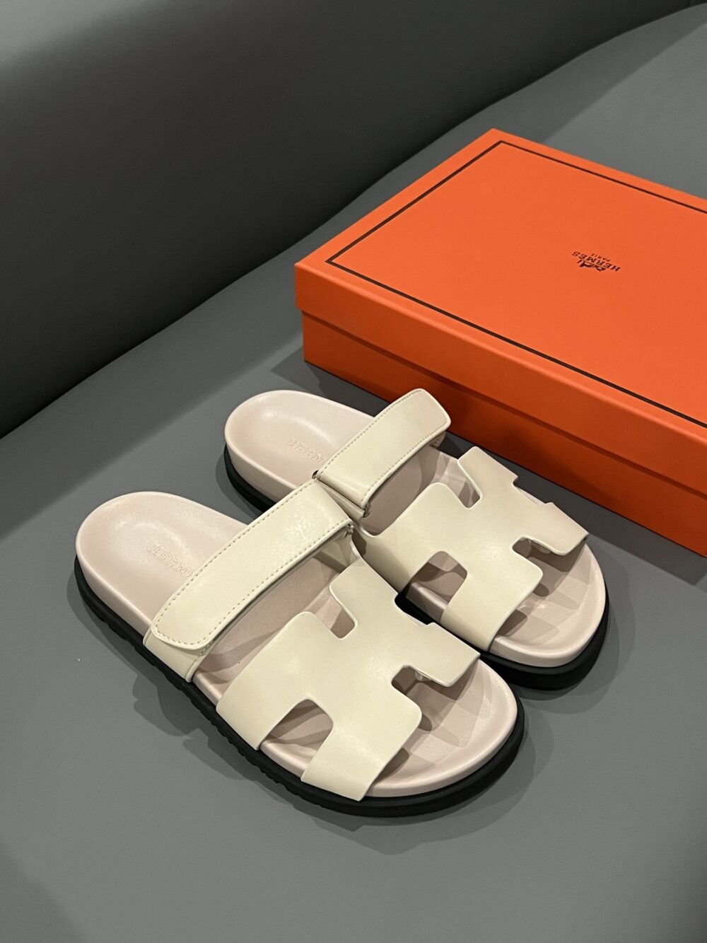 Alternative view of HERMES CHYPRE SANDAL CALFSKIN BEIGE