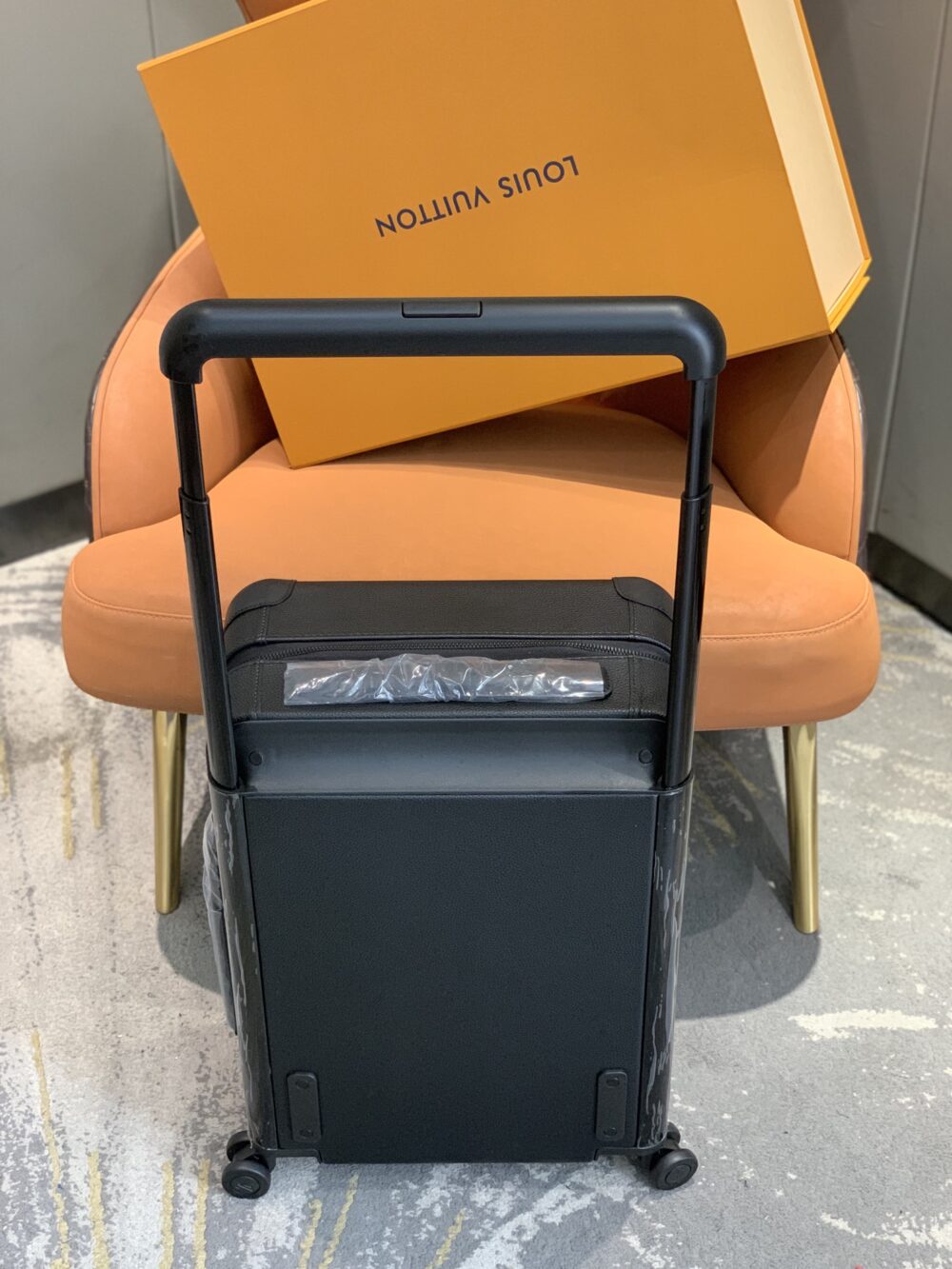 LOUIS VUITTON HORIZON 55 SUITCASE GRAINED LEATHER BLACK 55CM M10240 - Image 4