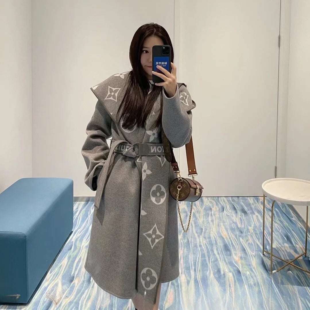 LOUIS VUITTON BELTED DOUBLE SIDED HOODED WRAP COAT GRAY 1A92VF - Image 5
