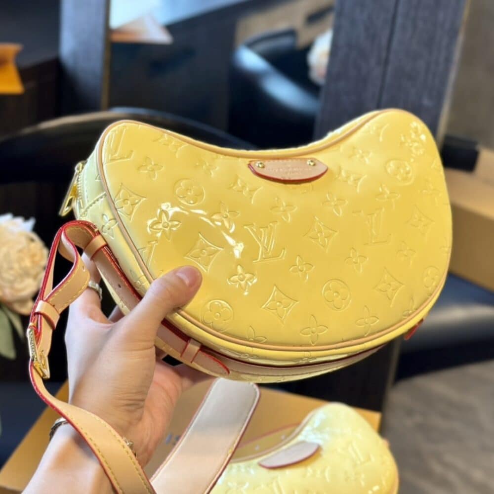 LOUIS VUITTON CROISSANT PM BAG MONOGRAM VERNIS LEATHER CHIC AND YELLOW 25CM M24020 - Image 4
