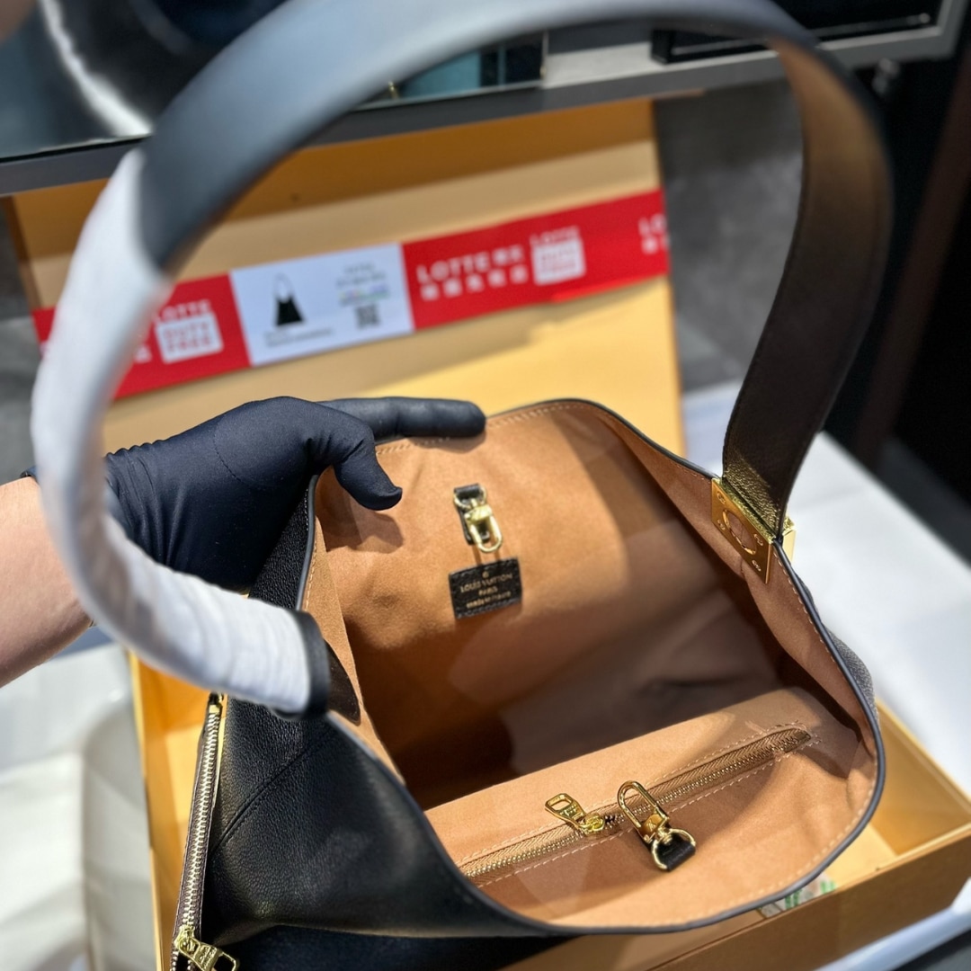 LOUIS VUITTON LOW KEY HOBO MM IN BLACK 31CM M24856 - Image 6