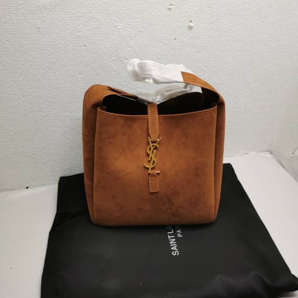 Alternative view of SAINT LAURENT LE 5 À 7 SUPPLE IN SUEDE GOLDEN BROWN 24CM