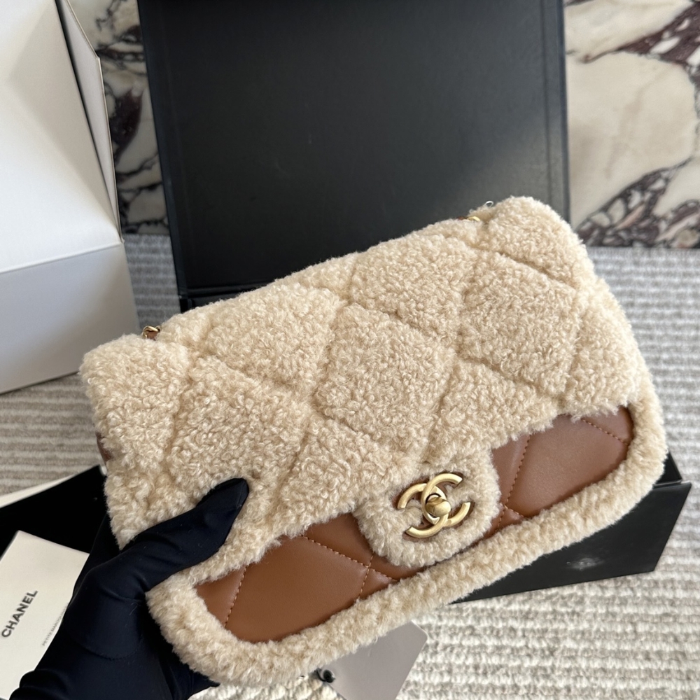 Alternative view of CHANEL FLAP BAG SHEARLING BEIGE AND BROWN 23CM AS5149 B18194 NZW48