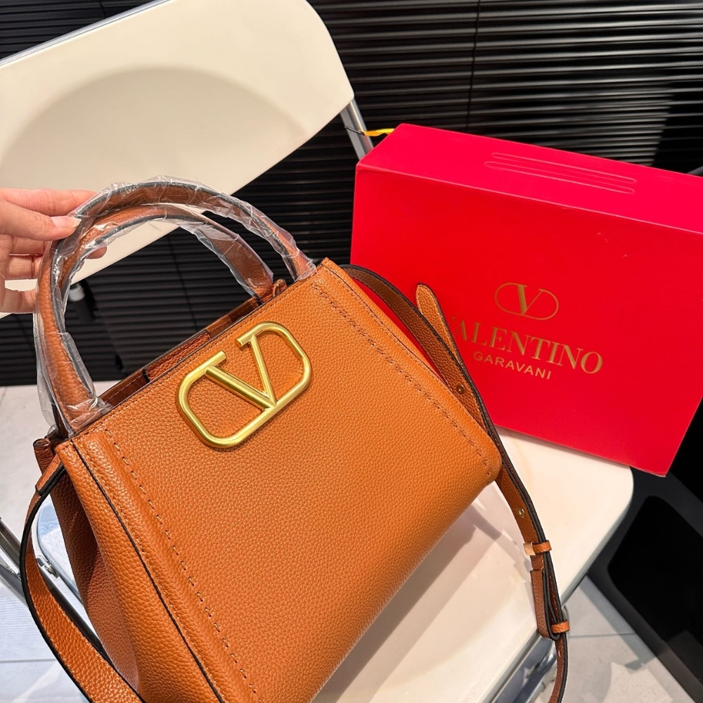 VALENTINO GARAVANI ALLTIME HANDBAG IN ALMOND 26CM 5W2B0Q18IMZ ZG1 - Image 3