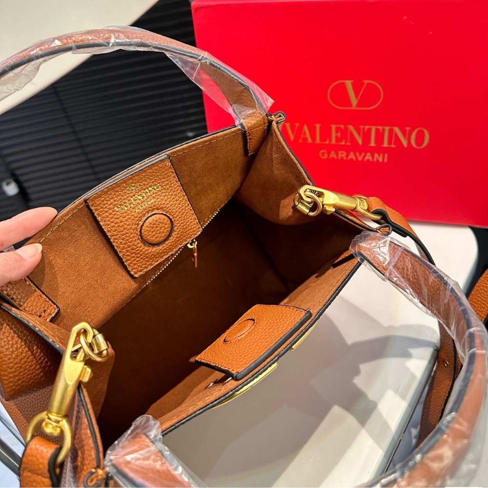 VALENTINO GARAVANI ALLTIME HANDBAG IN ALMOND 26CM 5W2B0Q18IMZ ZG1 - Image 6